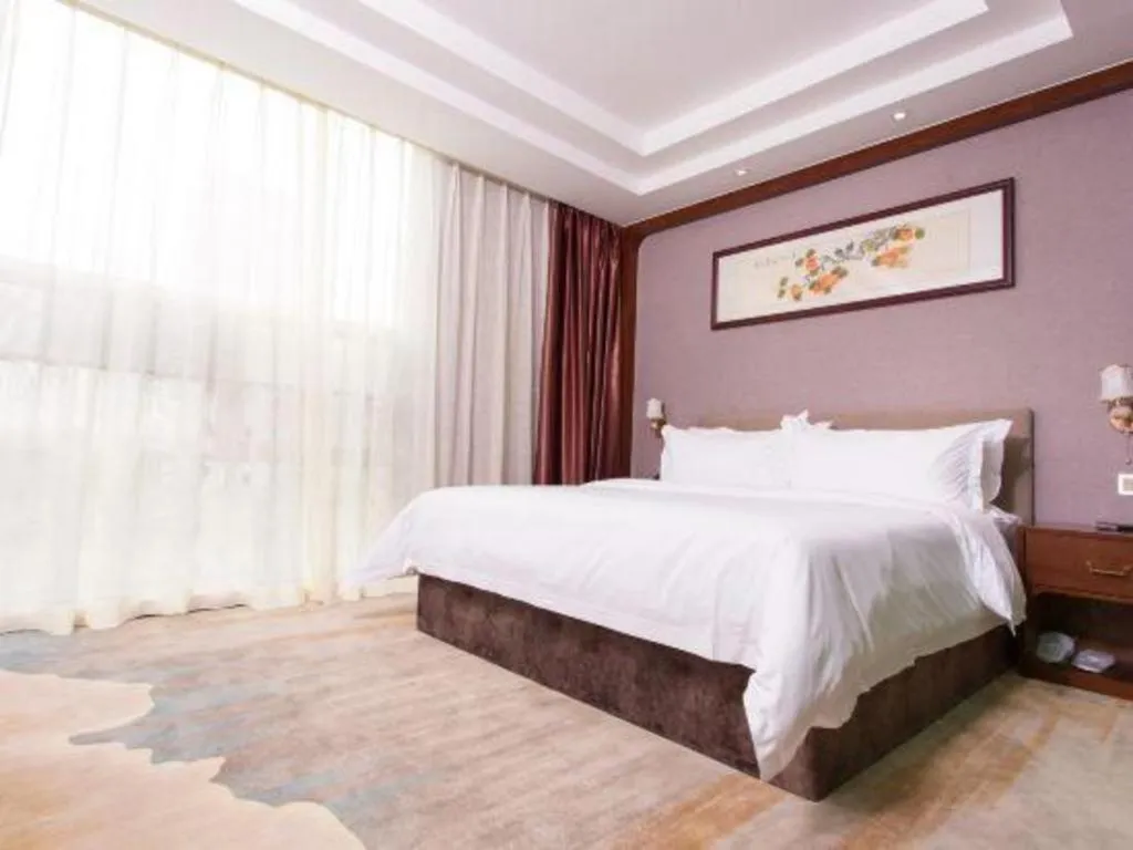 Bed in Nan Guo Hotel