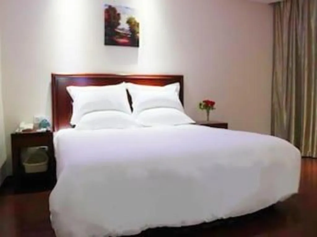 Bed in GreenTree Inn Shanghai Jiading Anting Motor City Express Hotel