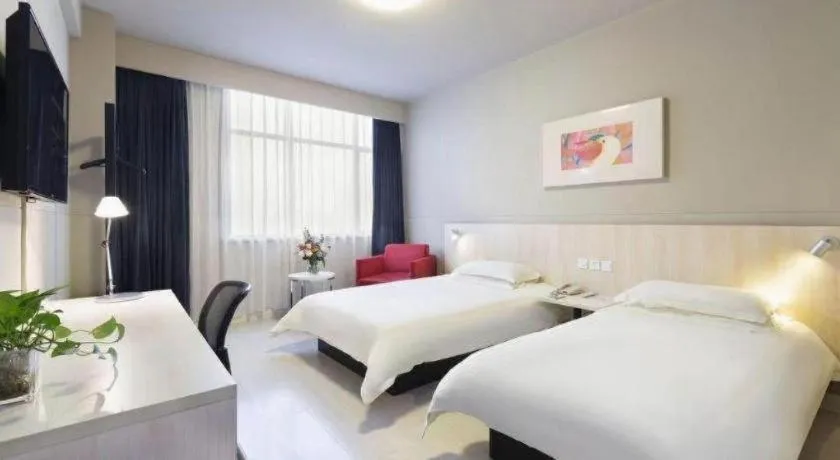 Bed in Jinjiang Inn Hangzhou Lin'an Qianwang Street