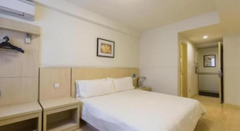 Bed in Jinjiang Inn Hangzhou Lin'an Qianwang Street