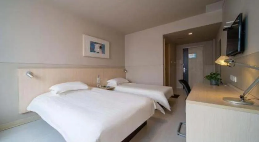Bed in Jinjiang Inn Hangzhou Lin'an Qianwang Street