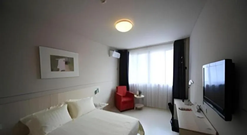 Bed in Jinjiang Inn Hangzhou Lin'an Qianwang Street