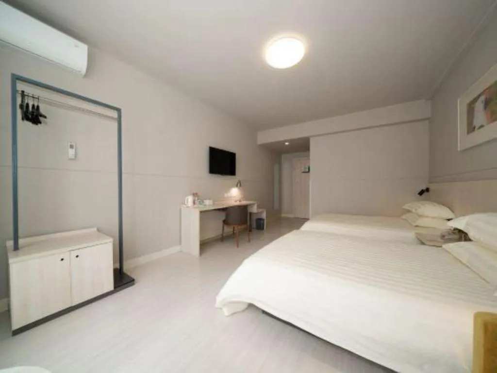 Bed in Jinjiang Inn Hangzhou Lin'an Qianwang Street