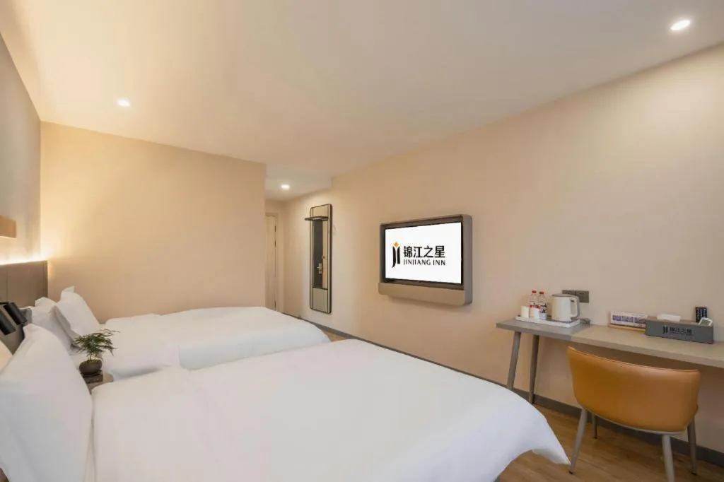 Bed in Jinjiang Inn Hangzhou Lin'an Qianwang Street