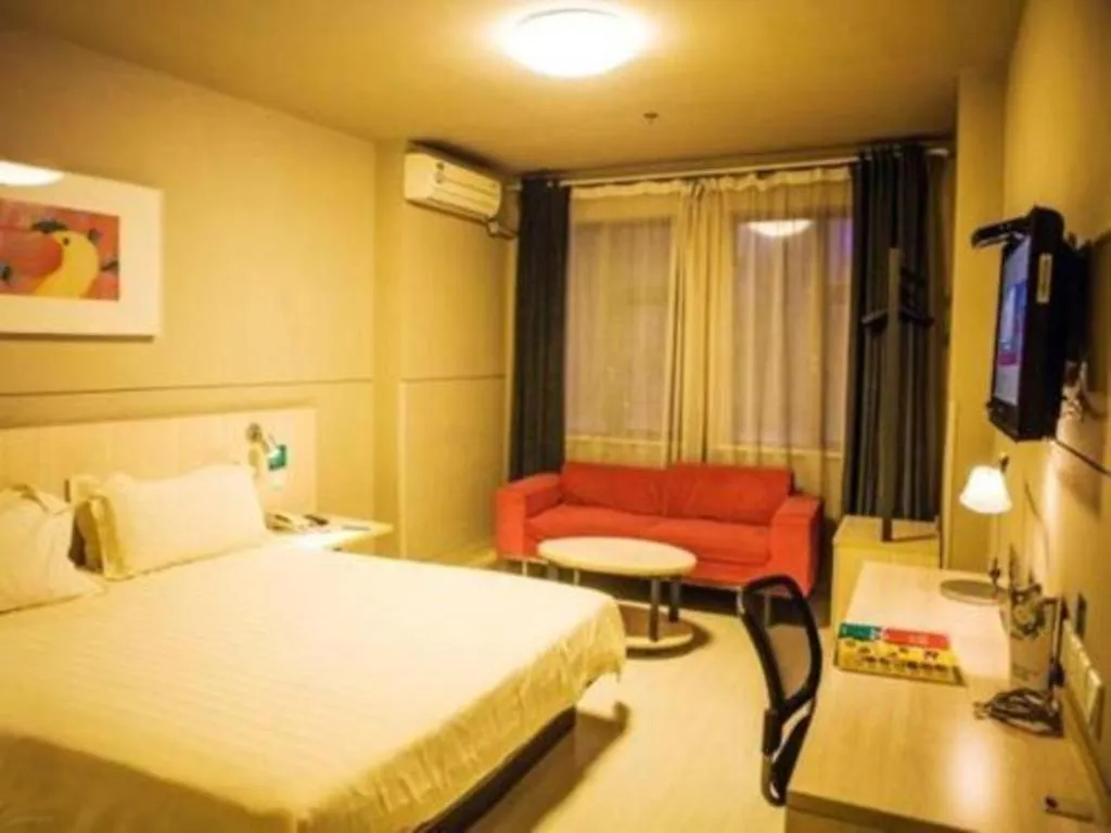 Bed in Jinjiang Inn Hangzhou Lin'an Qianwang Street