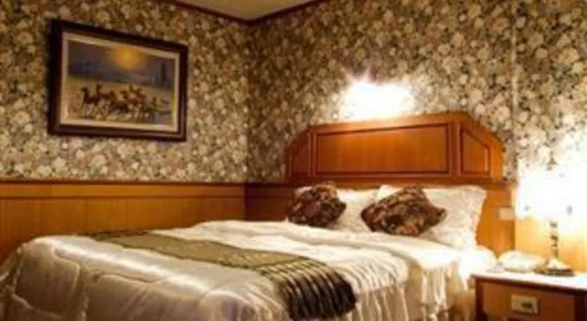 Bed in Sakol Grand Palace Hotel