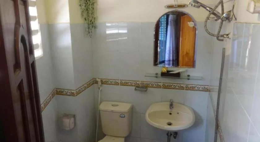 Son Tung Hotel - De Tham Street