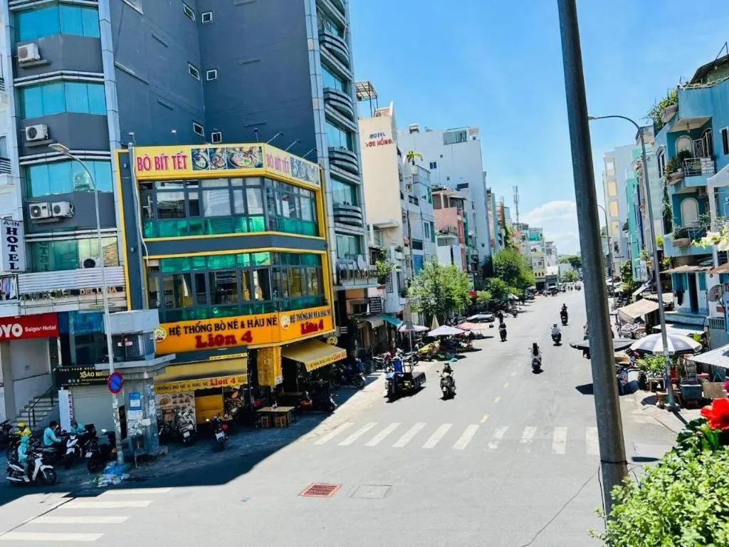 Son Tung Hotel - De Tham Street