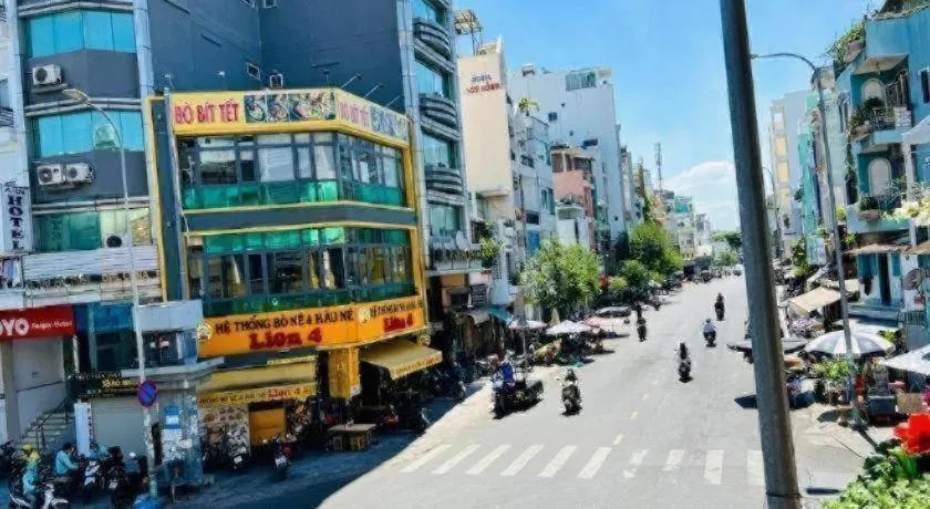 Son Tung Hotel - De Tham Street