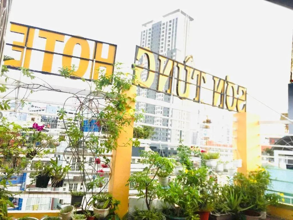 Son Tung Hotel - De Tham Street