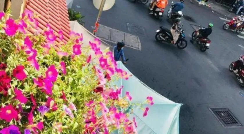 Son Tung Hotel - De Tham Street