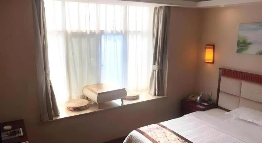 Bed in GreenTree Inn Guangdong Huizhou Chenjiang Intercity Rail Station Business Hotel