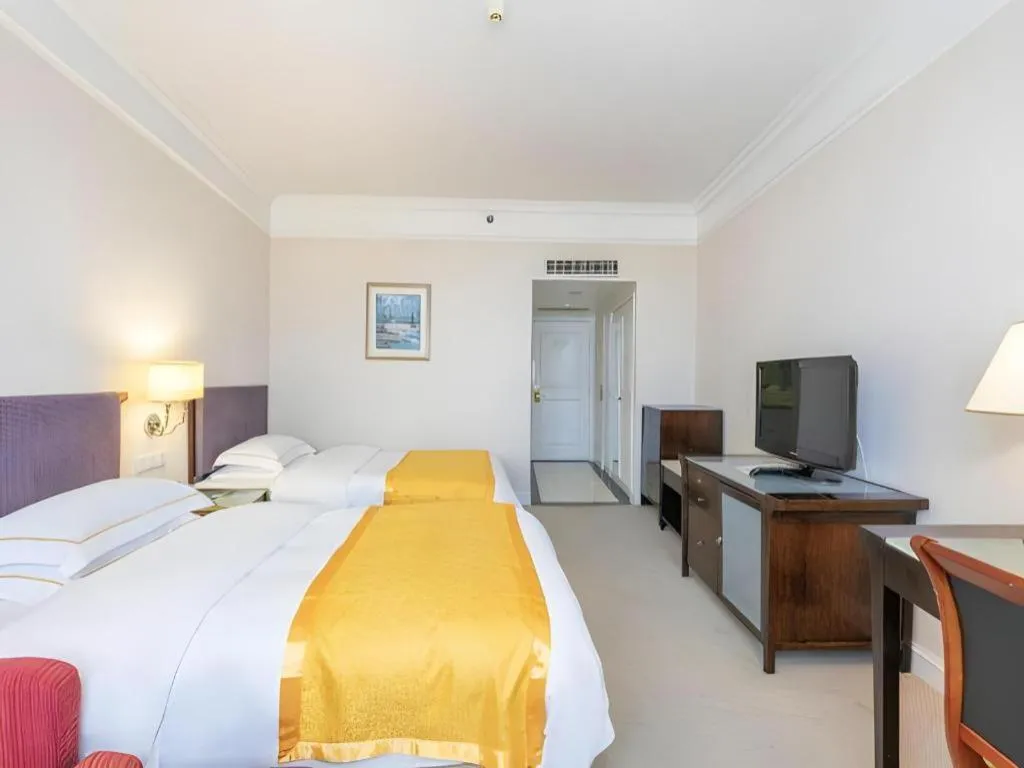 Bed in Shantou Golden Gulf Hotel