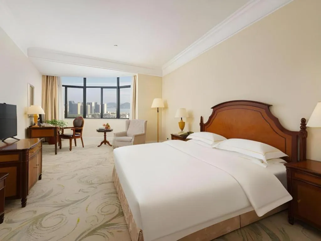 Bed in Shantou Golden Gulf Hotel