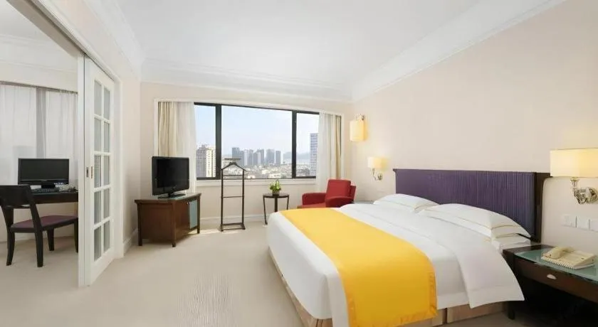 Bed in Shantou Golden Gulf Hotel