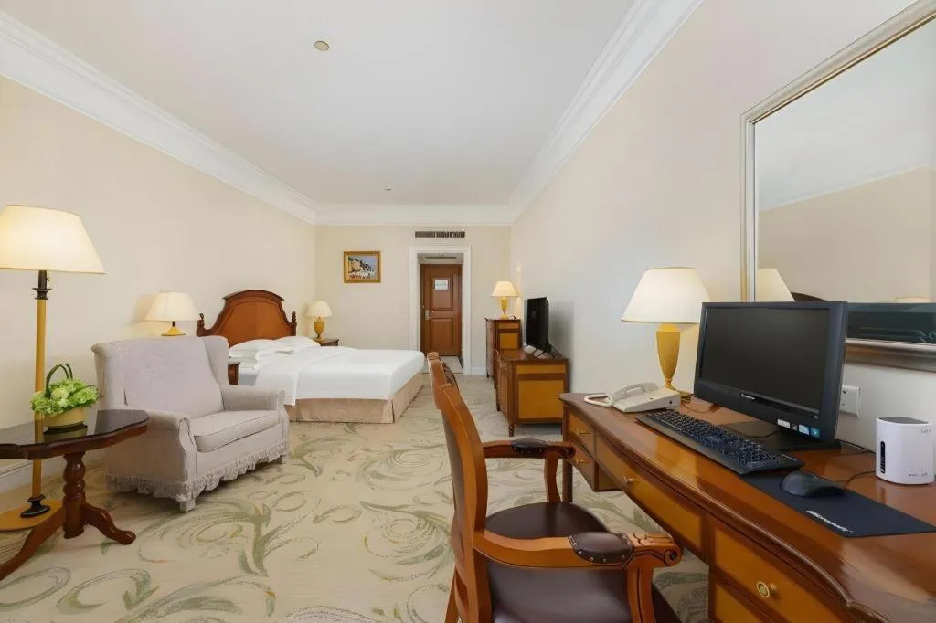 Bed in Shantou Golden Gulf Hotel