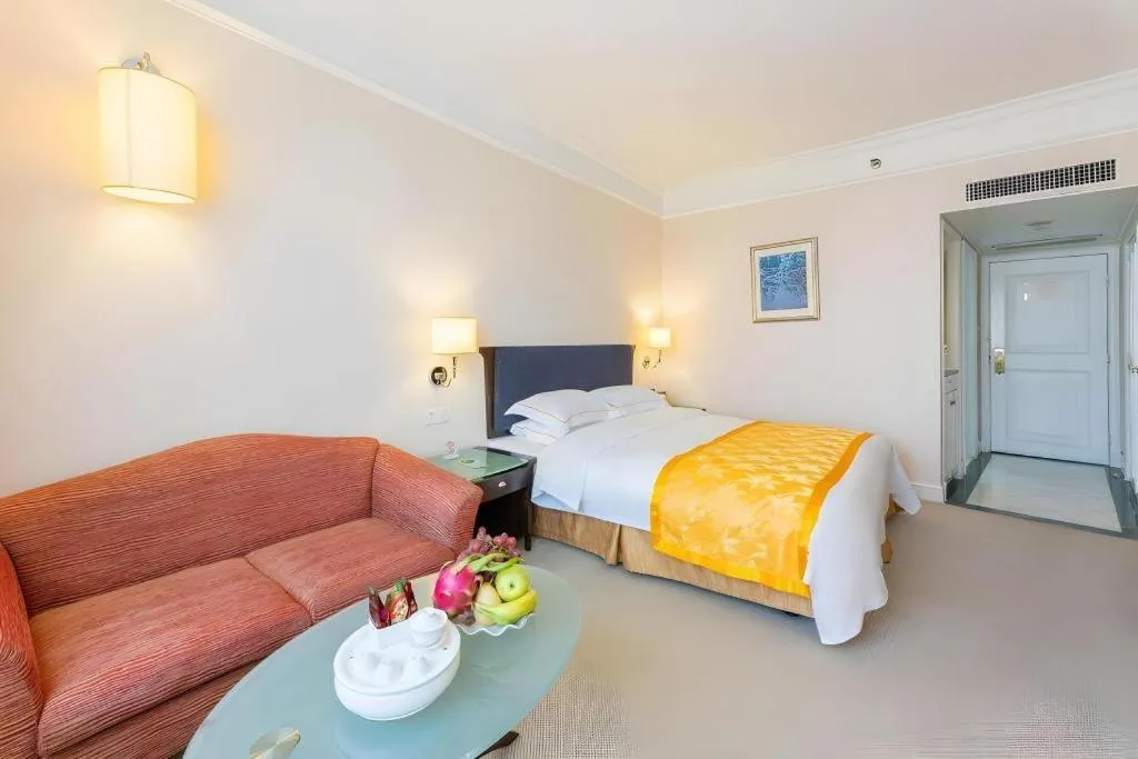 Bed in Shantou Golden Gulf Hotel