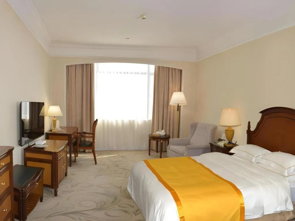 Bed in Shantou Golden Gulf Hotel