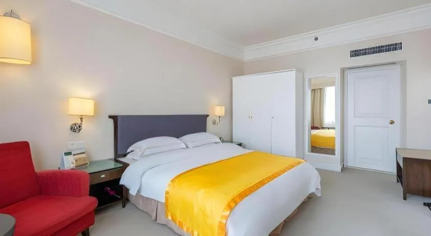 Bed in Shantou Golden Gulf Hotel