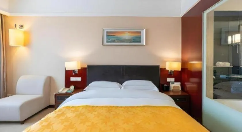 Bed in Shantou Golden Gulf Hotel