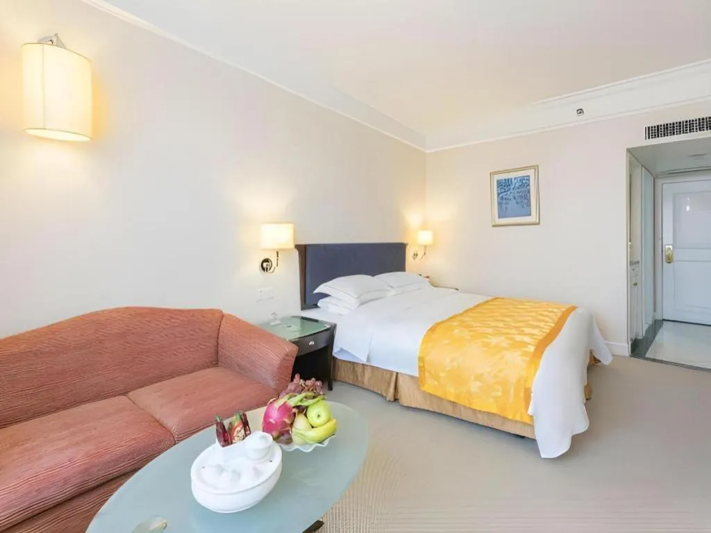 Bed in Shantou Golden Gulf Hotel