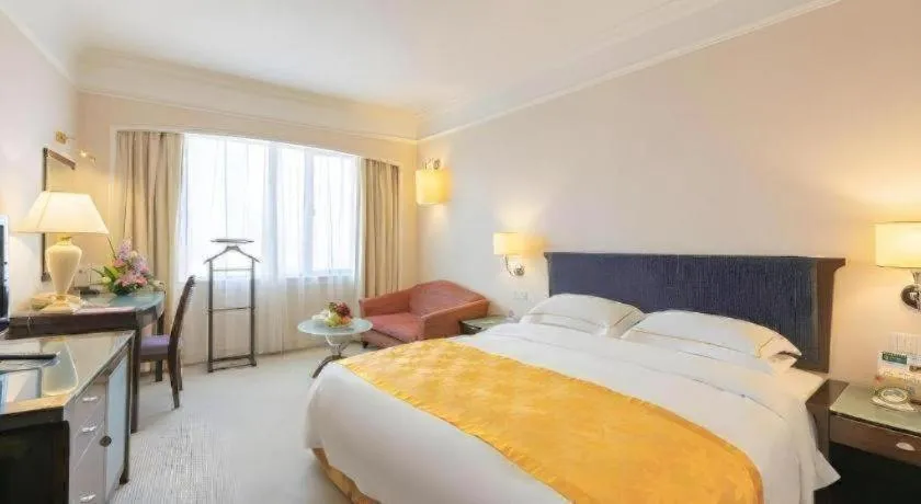 Bed in Shantou Golden Gulf Hotel