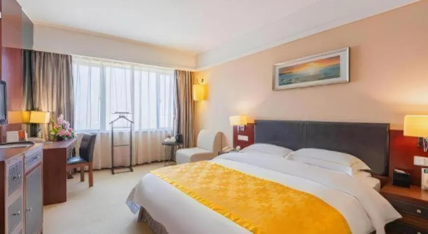 Bed in Shantou Golden Gulf Hotel