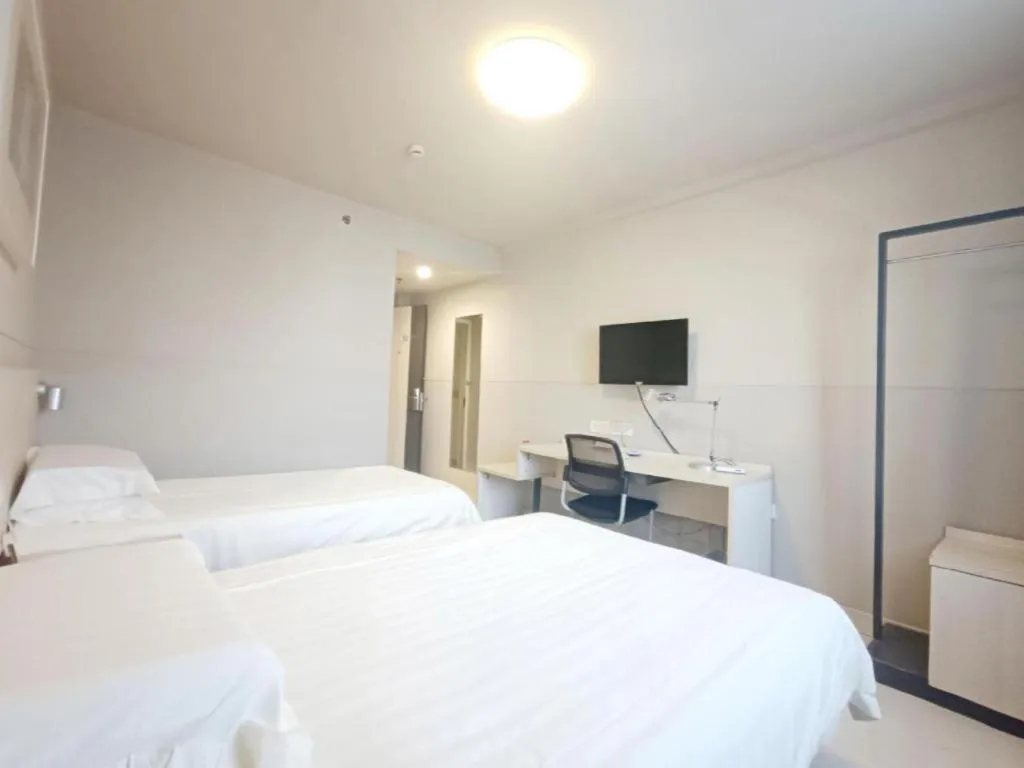 Bed in Jinjiang Inn Zhenjiang Jiangsu University Suning Plaza