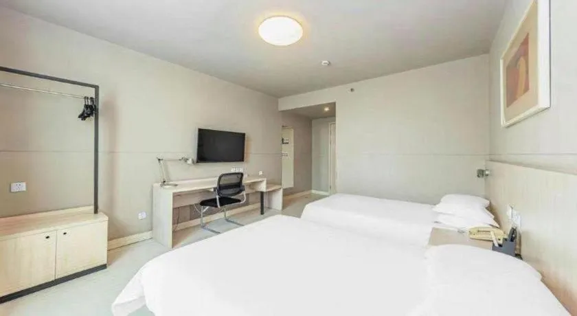 Bed in Jinjiang Inn Zhenjiang Jiangsu University Suning Plaza
