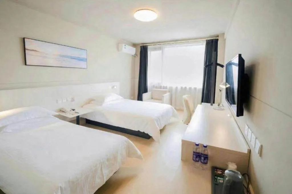 Bed in Jinjiang Inn Zhenjiang Jiangsu University Suning Plaza