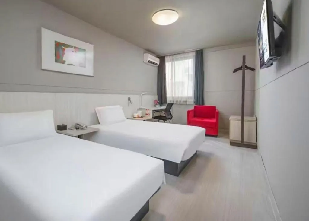 Bed in Jinjiang Inn Zhenjiang Jiangsu University Suning Plaza