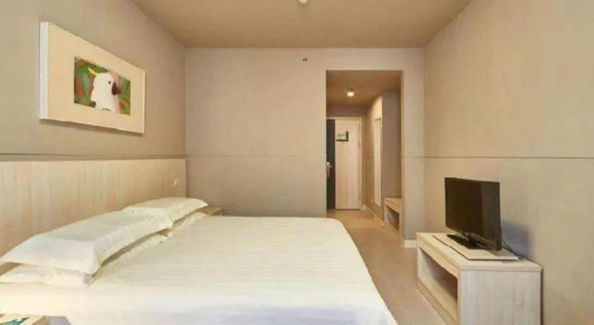 Bed in Jinjiang Inn Zhenjiang Jiangsu University Suning Plaza