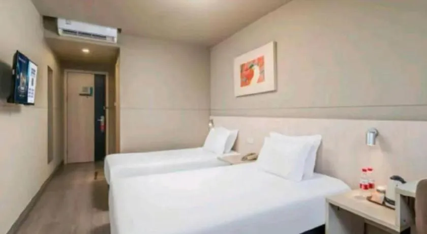 Bed in Jinjiang Inn Zhenjiang Jiangsu University Suning Plaza