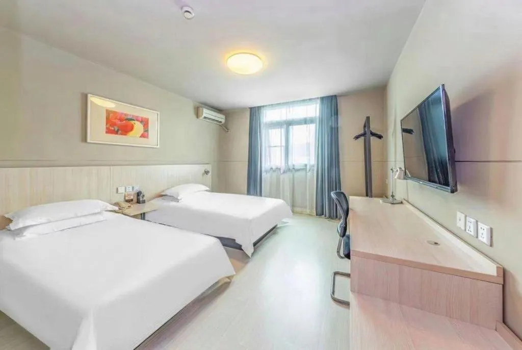 Bed in Jinjiang Inn Zhenjiang Jiangsu University Suning Plaza