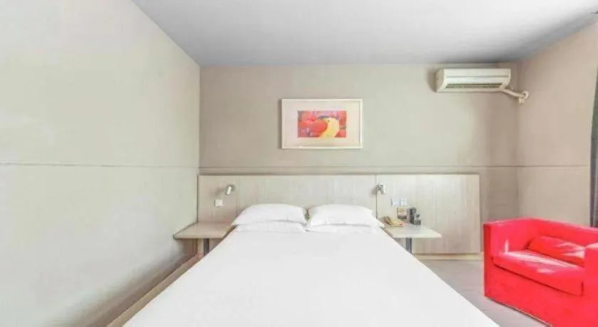 Bed in Jinjiang Inn Zhenjiang Jiangsu University Suning Plaza