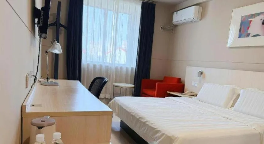 Bed in Jinjiang Inn Zhenjiang Jiangsu University Suning Plaza