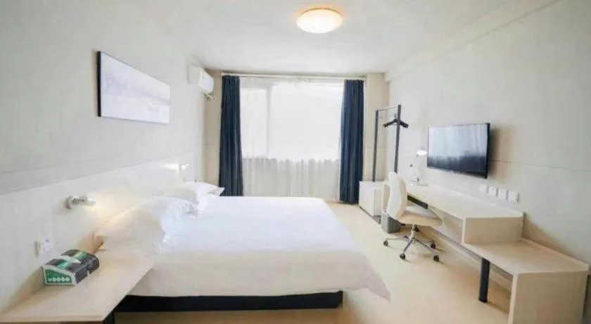 Bed in Jinjiang Inn Zhenjiang Jiangsu University Suning Plaza