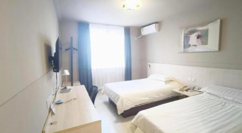 Bed in Jinjiang Inn Zhenjiang Jiangsu University Suning Plaza