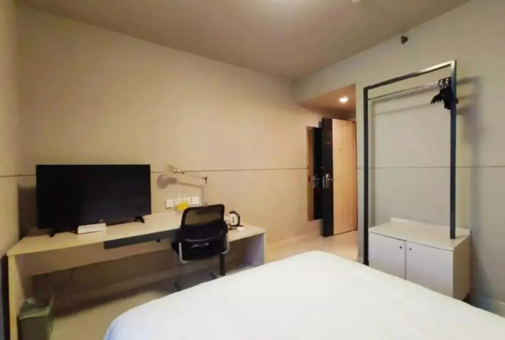 Bed in Jinjiang Inn Zhenjiang Jiangsu University Suning Plaza