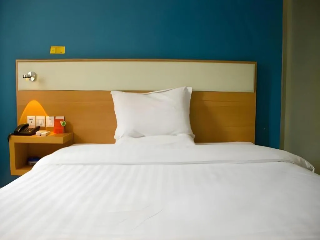 Bed in 7 Days Inn Guangzhou Zoo Huanghuagang Metro Station