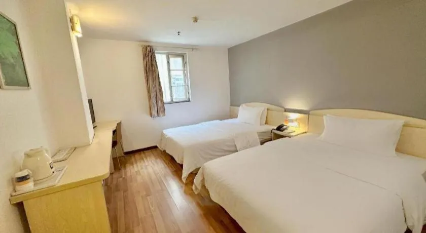 Bed in 7 Days Inn Guangzhou Zoo Huanghuagang Metro Station