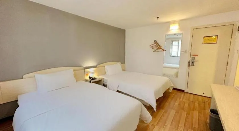 Bed in 7 Days Inn Guangzhou Zoo Huanghuagang Metro Station