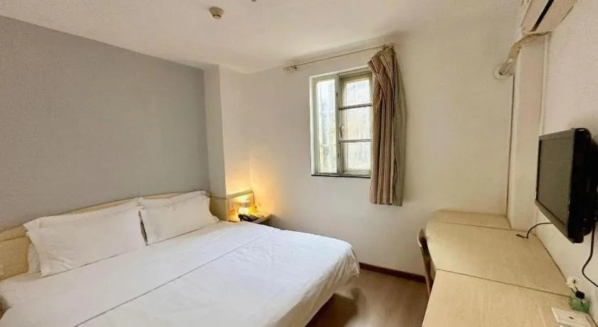 Bed in 7 Days Inn Guangzhou Zoo Huanghuagang Metro Station