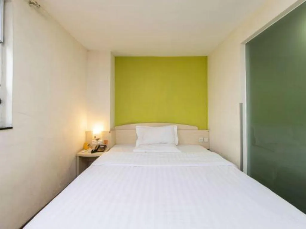 Bed in 7 Days Inn Guangzhou Zoo Huanghuagang Metro Station