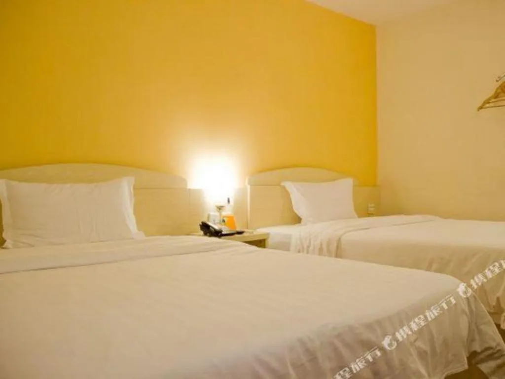 Bed in 7 Days Inn Guangzhou Zoo Huanghuagang Metro Station