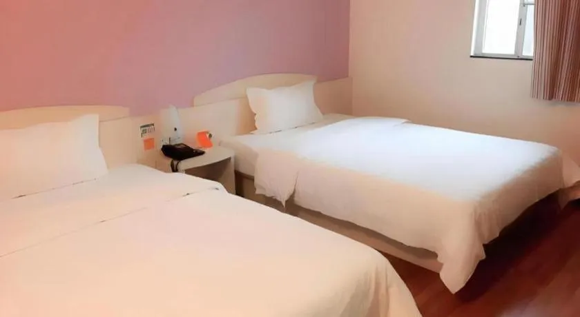 Bed in 7 Days Inn Guangzhou Zoo Huanghuagang Metro Station