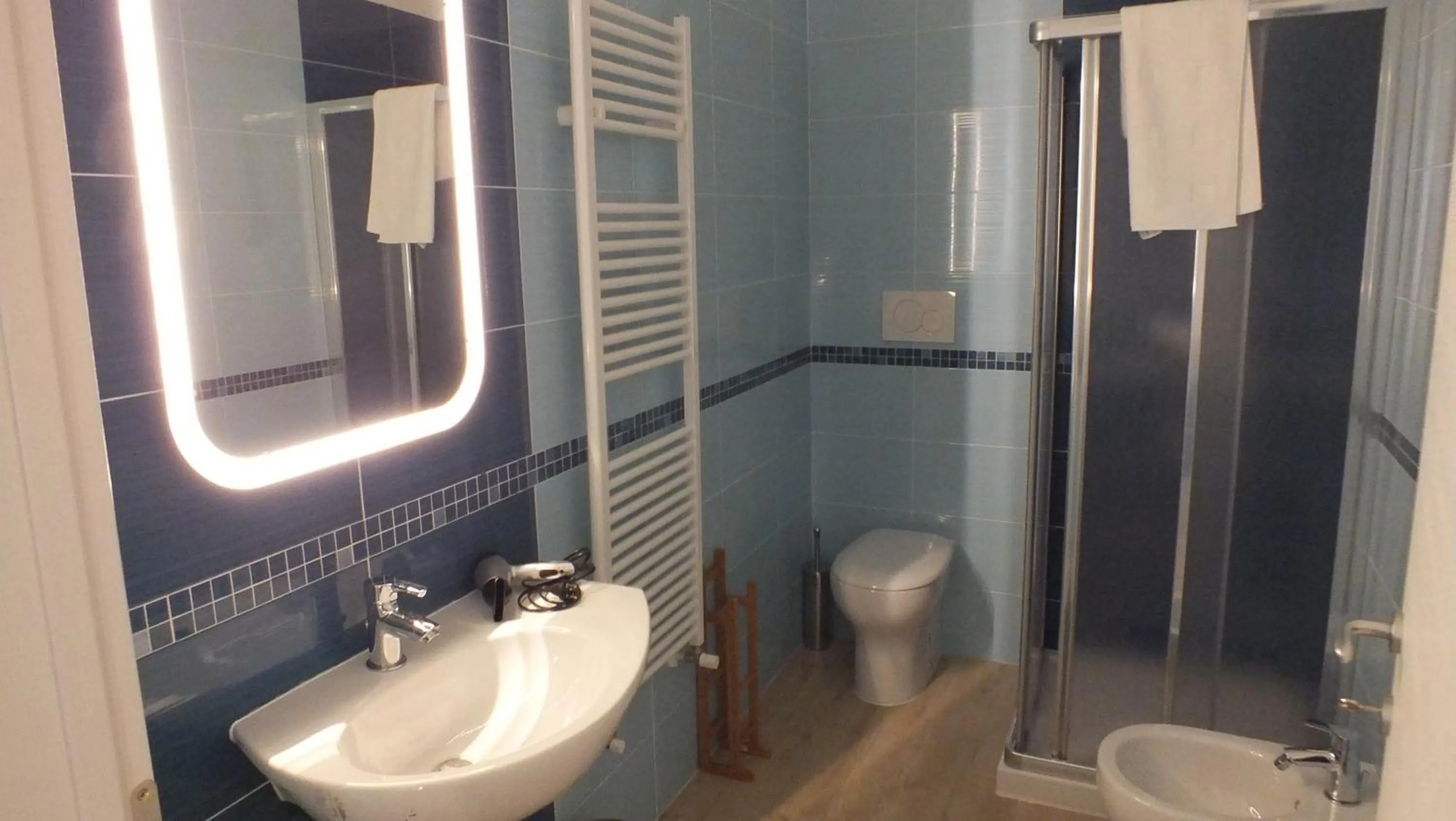 Bathroom in My Bnb Pisa