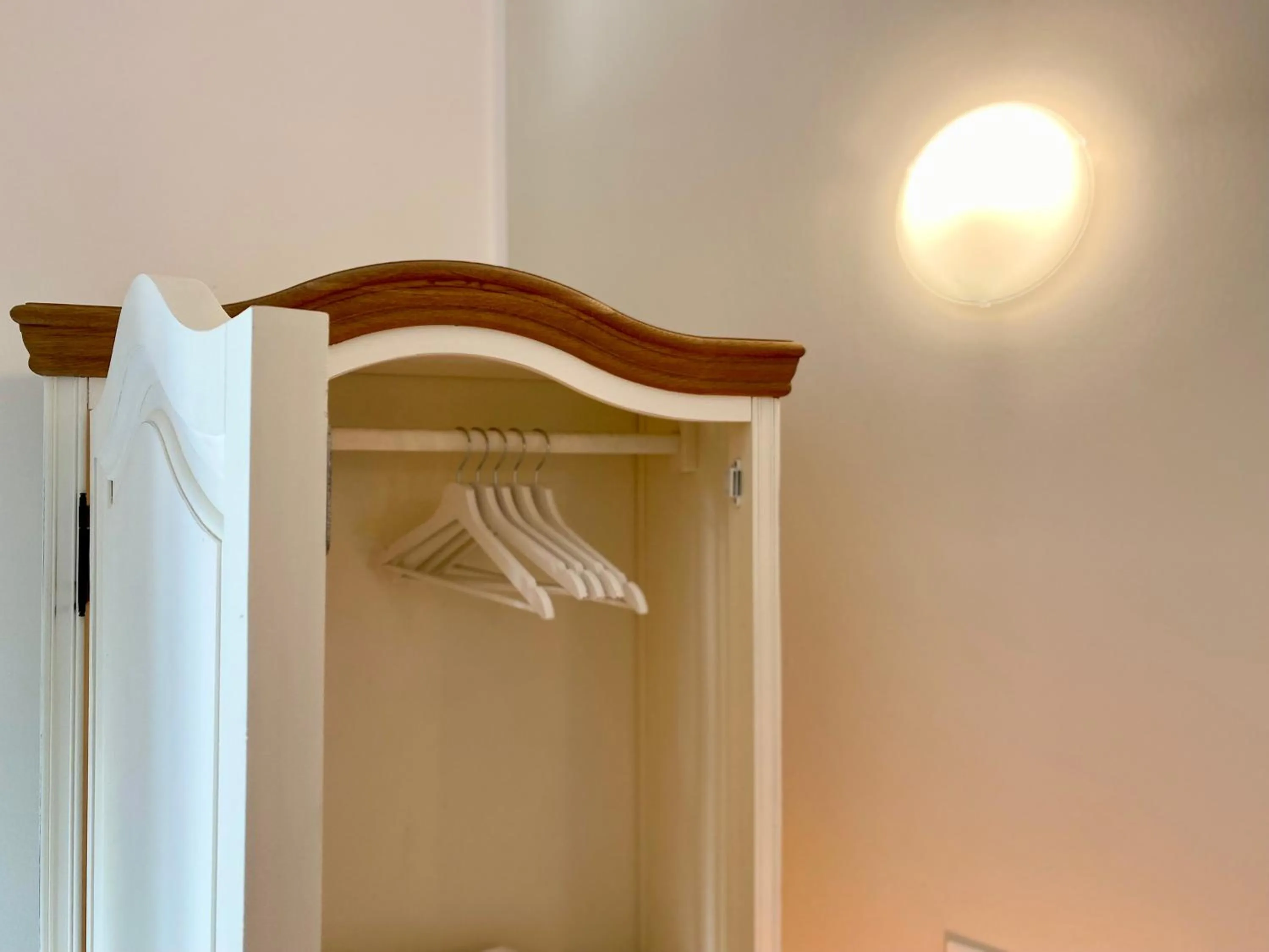 The Green Gate - Airport Guest House