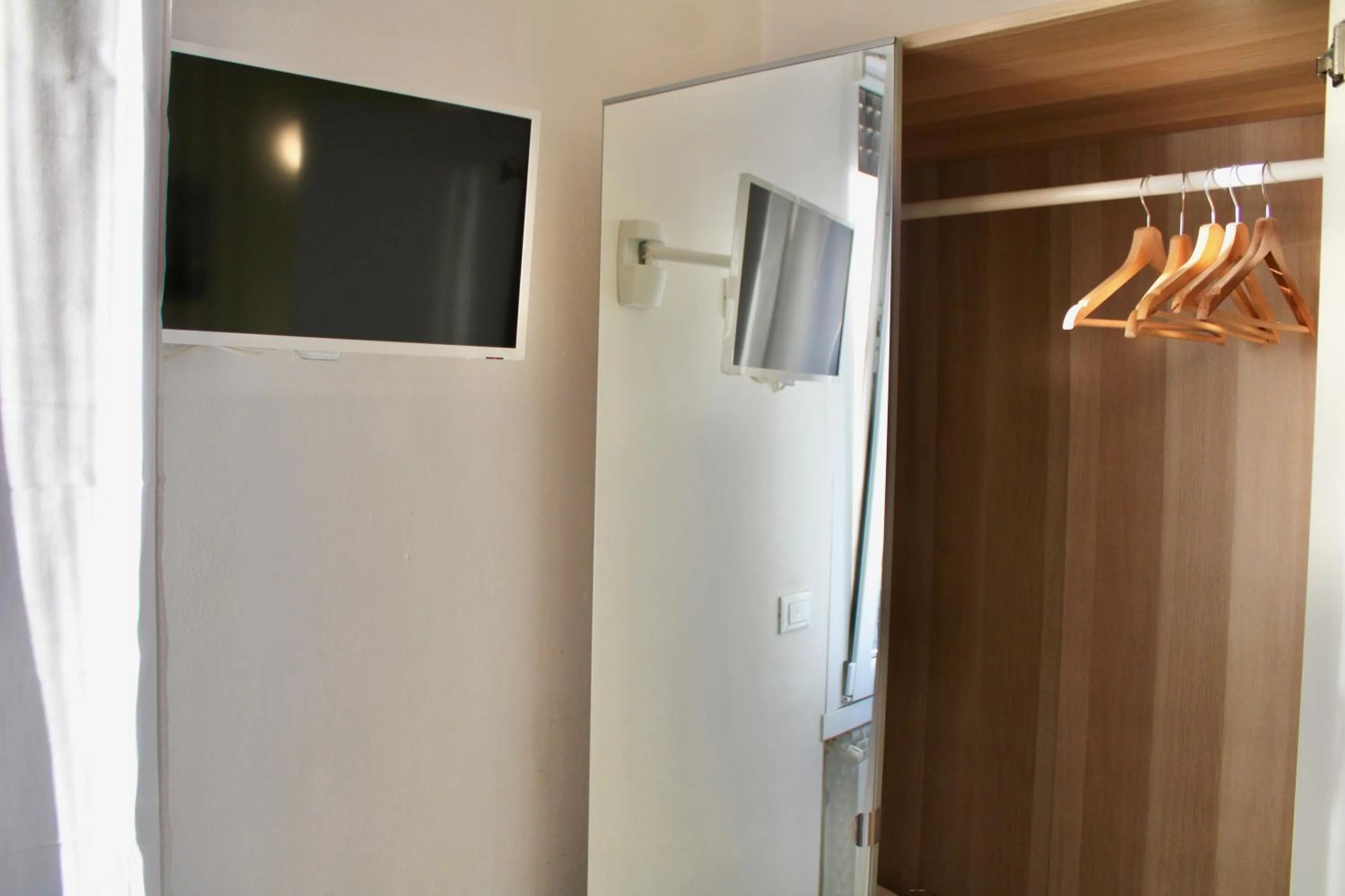 The Green Gate - Airport Guest House