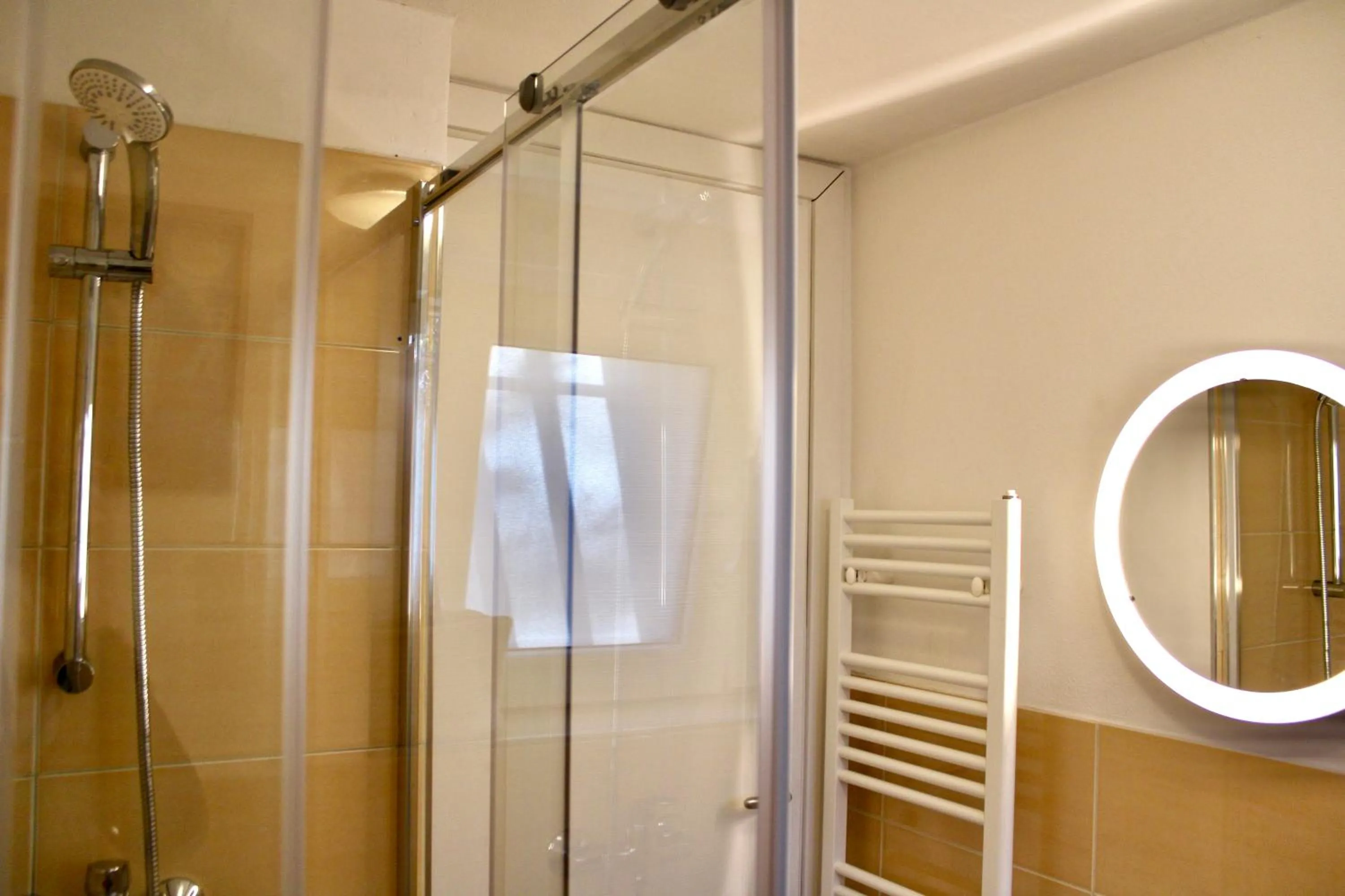 The Green Gate - Airport Guest House